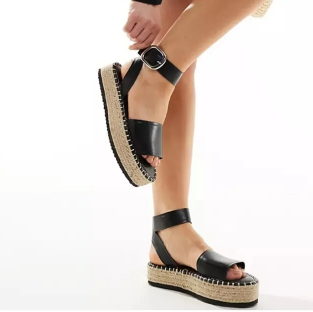 Gianni Bini (Size 10) Black Open Toe Ankle Strap & Buckle Platform Espadrilles